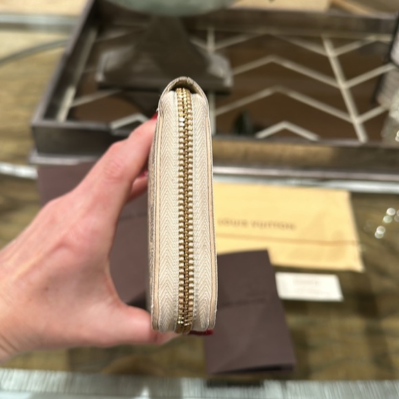 Louis Vuitton Damier Azur Zippy Wallet - Picture 7 of 12